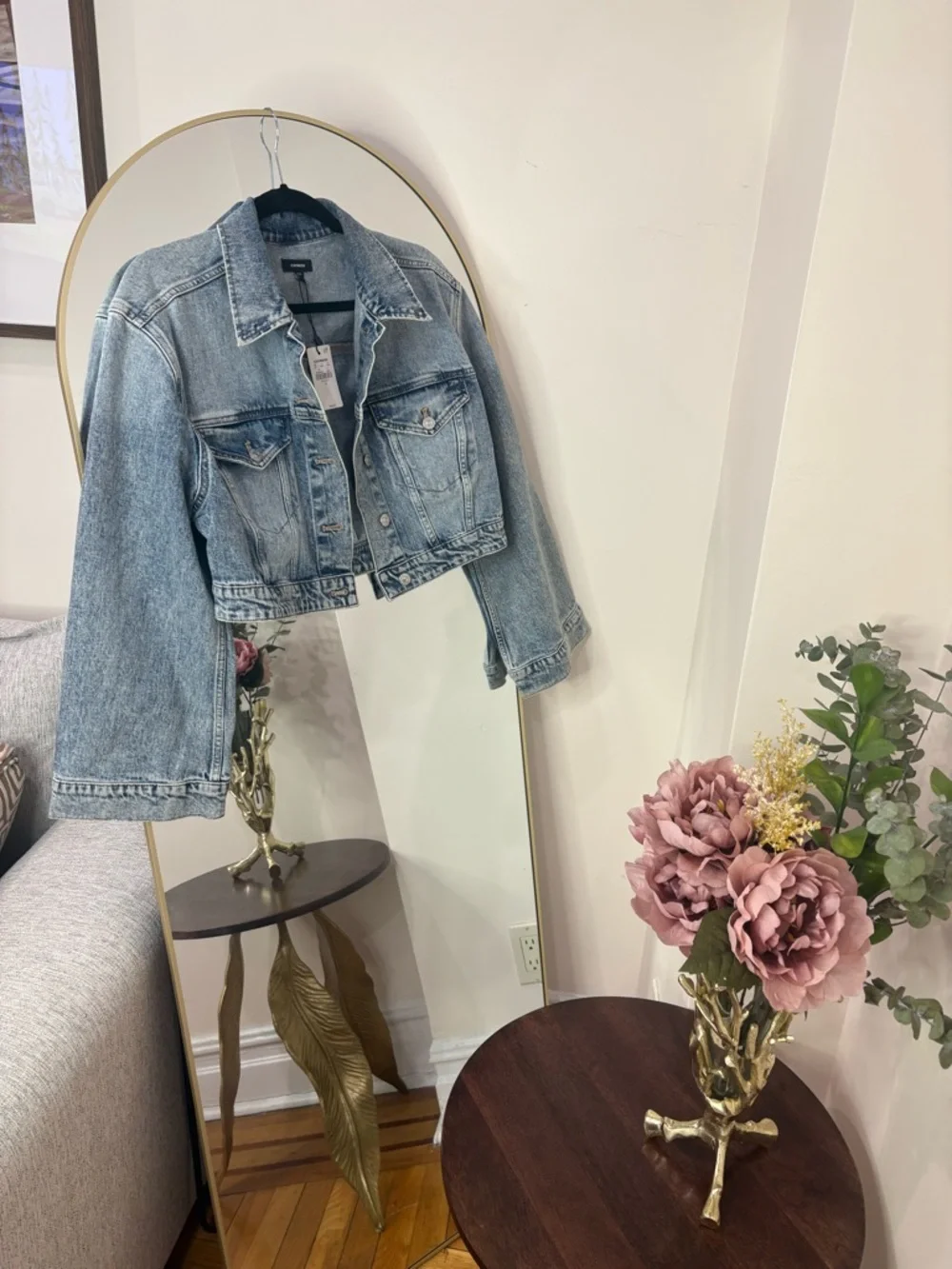NWT EXPRESS Cropped Light Wash Denim Jacket WITH WIDE SLEEVES - Picture 2 of 7